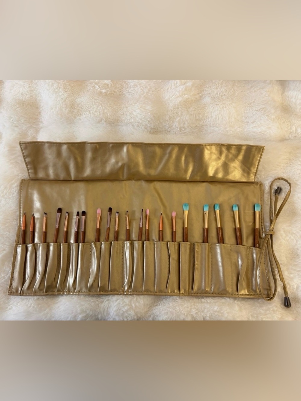 Makeup Brush Set 20 gold folding tie travel vacation wedding occasion resort